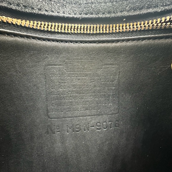 Coach • 9076 Companion Flap - Picture 14 of 14